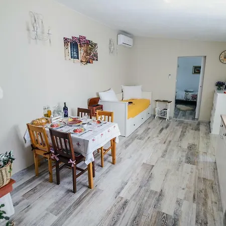 Apartment Old *